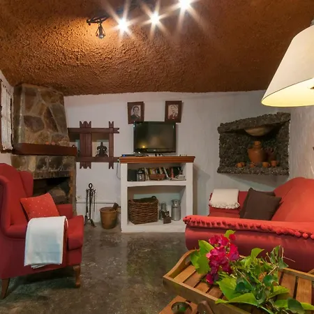 Unique Cave House With Jacuzzi In Moya Holiday home *